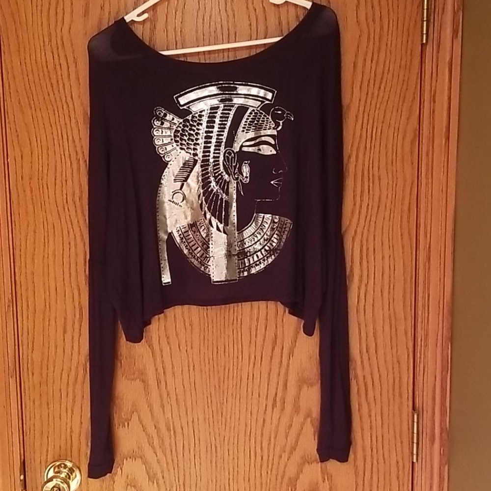 Cleopatra Crop Long sleeve tee.